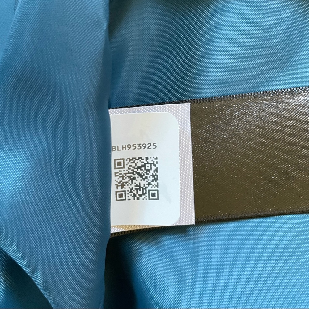 The North Face Men’s Resolve 2 Waterproof Jacket In Mallard Blue - Picture 8 of 9